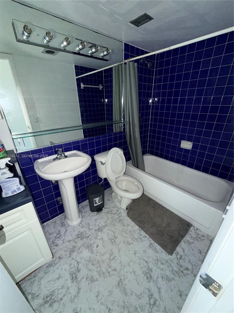 THREE HORIZONS NORTH COND - Residential
