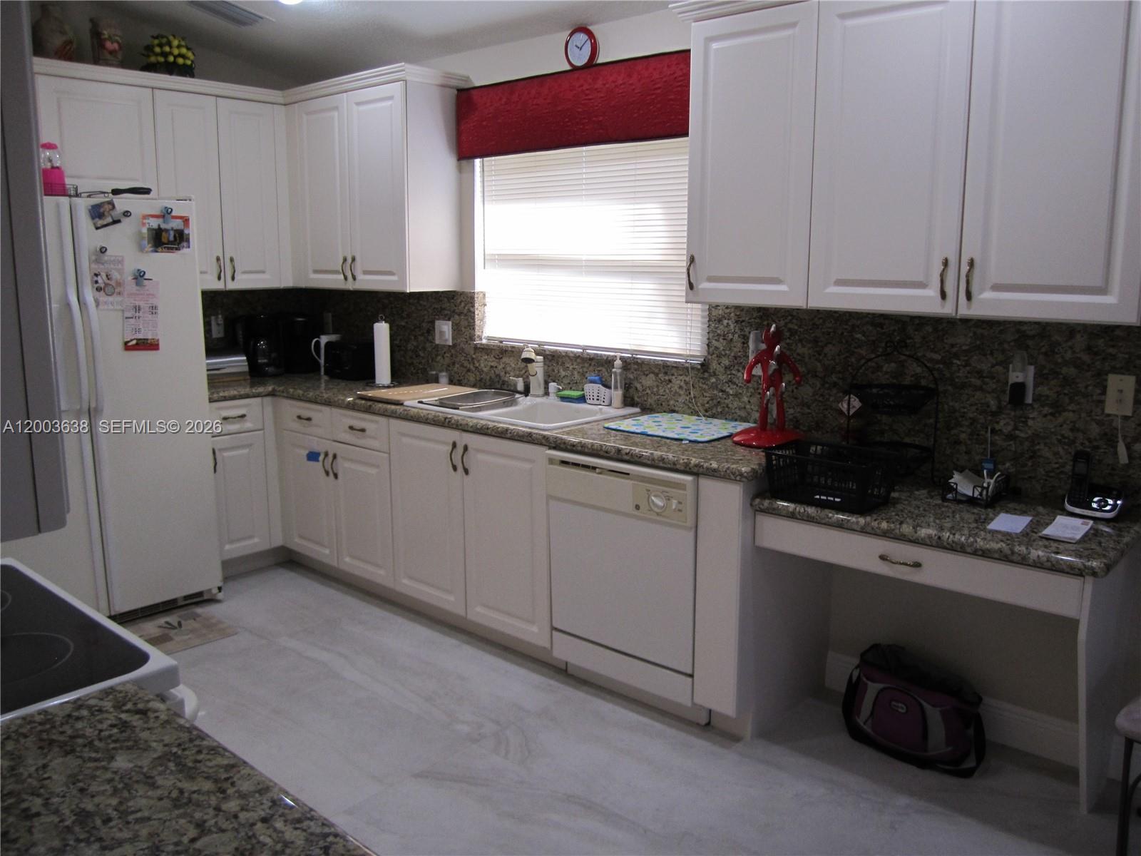 VALENCIA SHORES 5 - Residential Lease