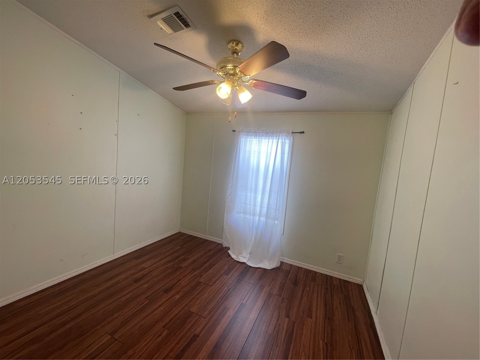 RAVENSWOOD ESTATES & MARI - Residential