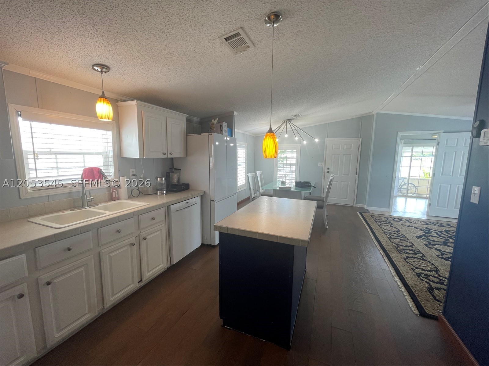 RAVENSWOOD ESTATES & MARI - Residential