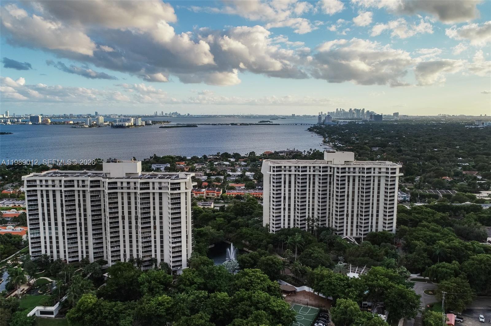 TOWERS OF QUAYSIDE CONDO - Residential