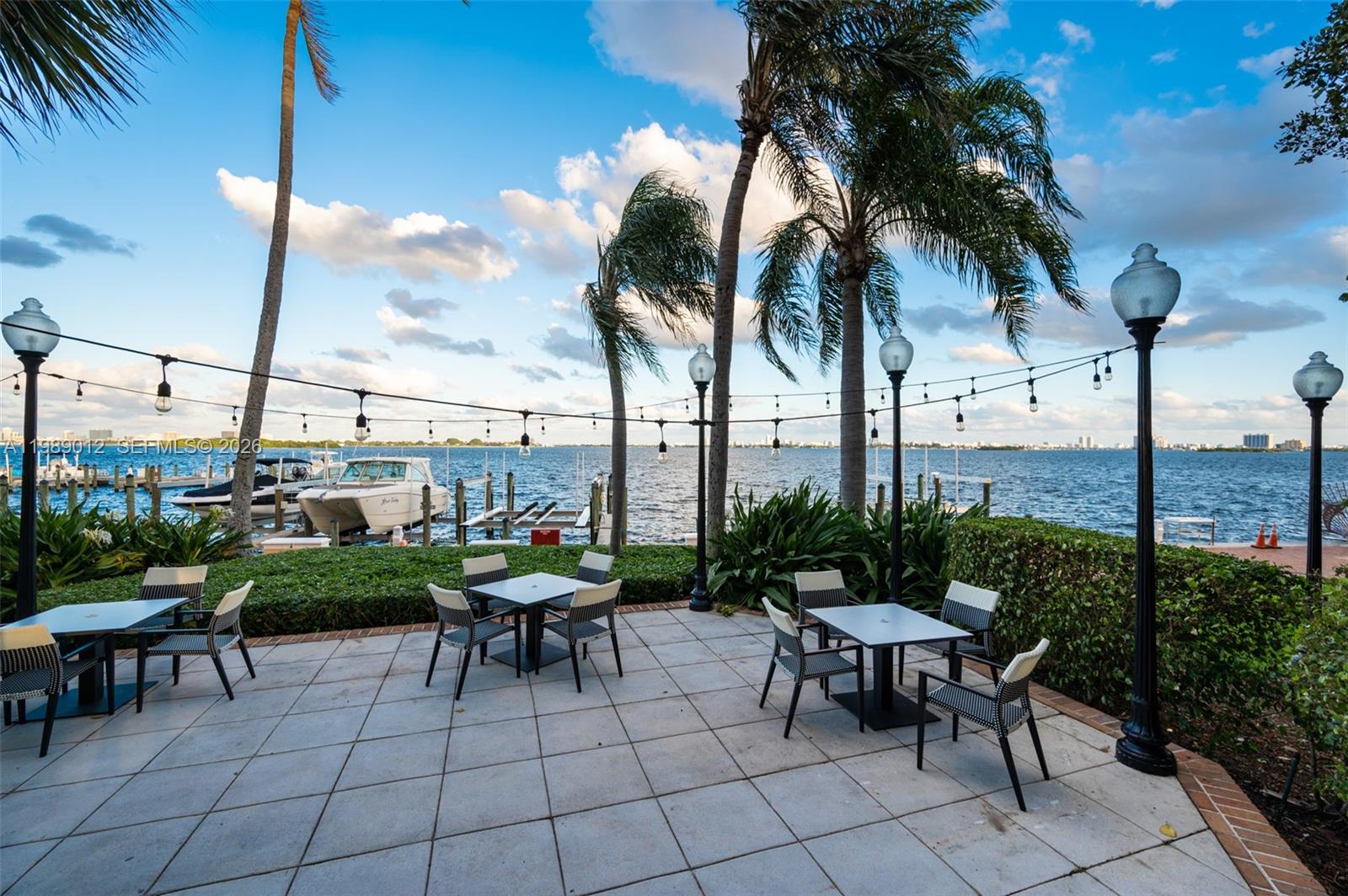 TOWERS OF QUAYSIDE CONDO - Residential