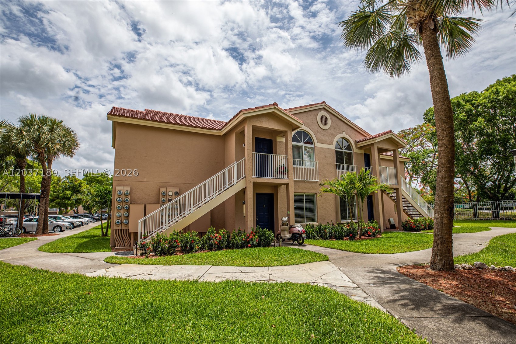 Royal Palm - Residential