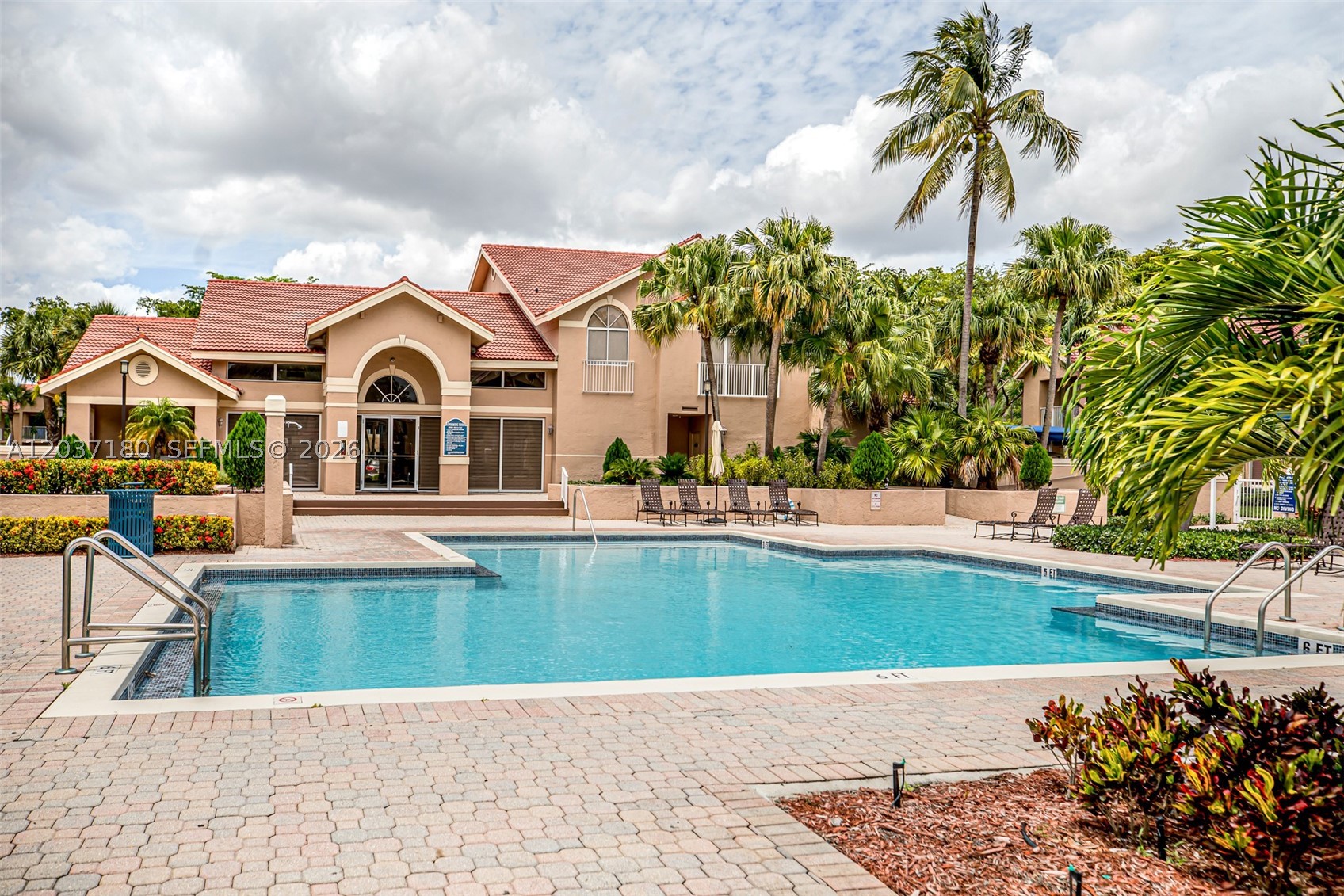 Royal Palm - Residential