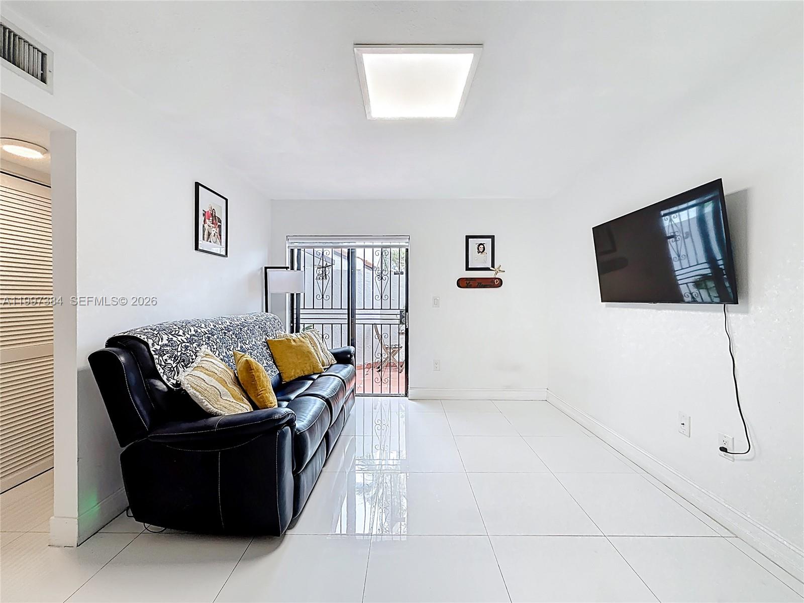VILLA VENEZIA CONDO PH VI - Residential