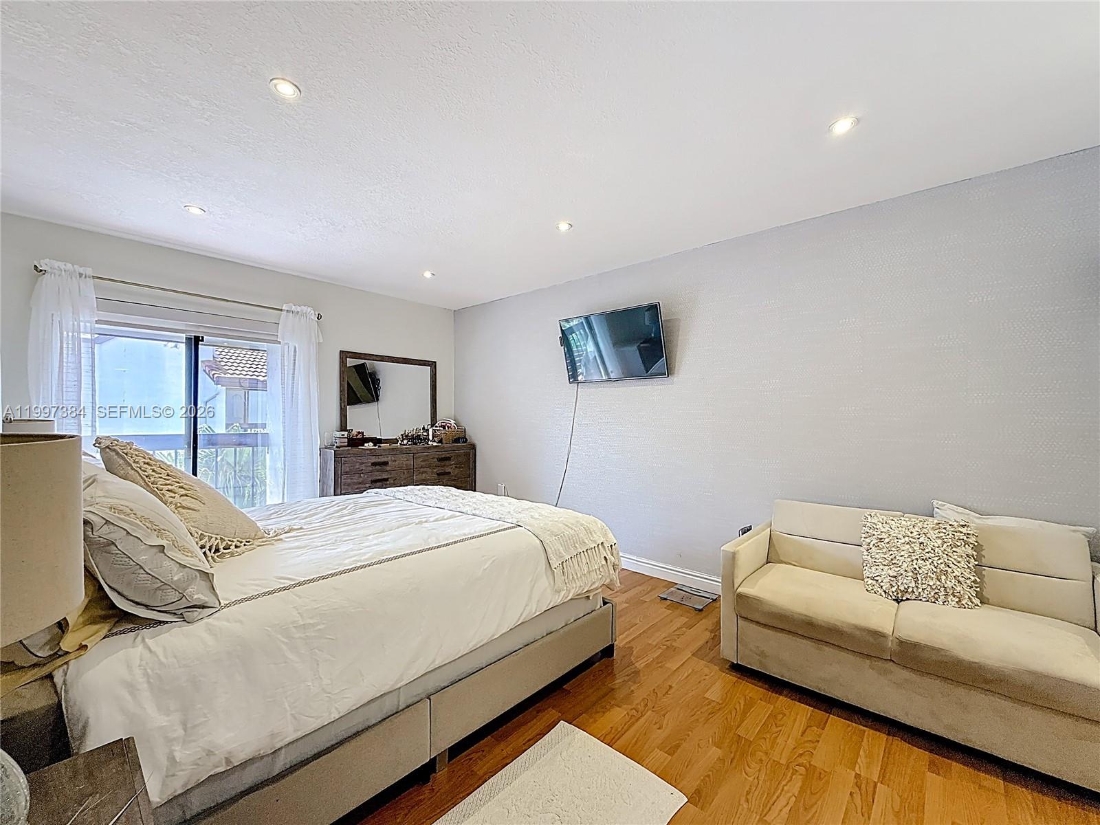 VILLA VENEZIA CONDO PH VI - Residential