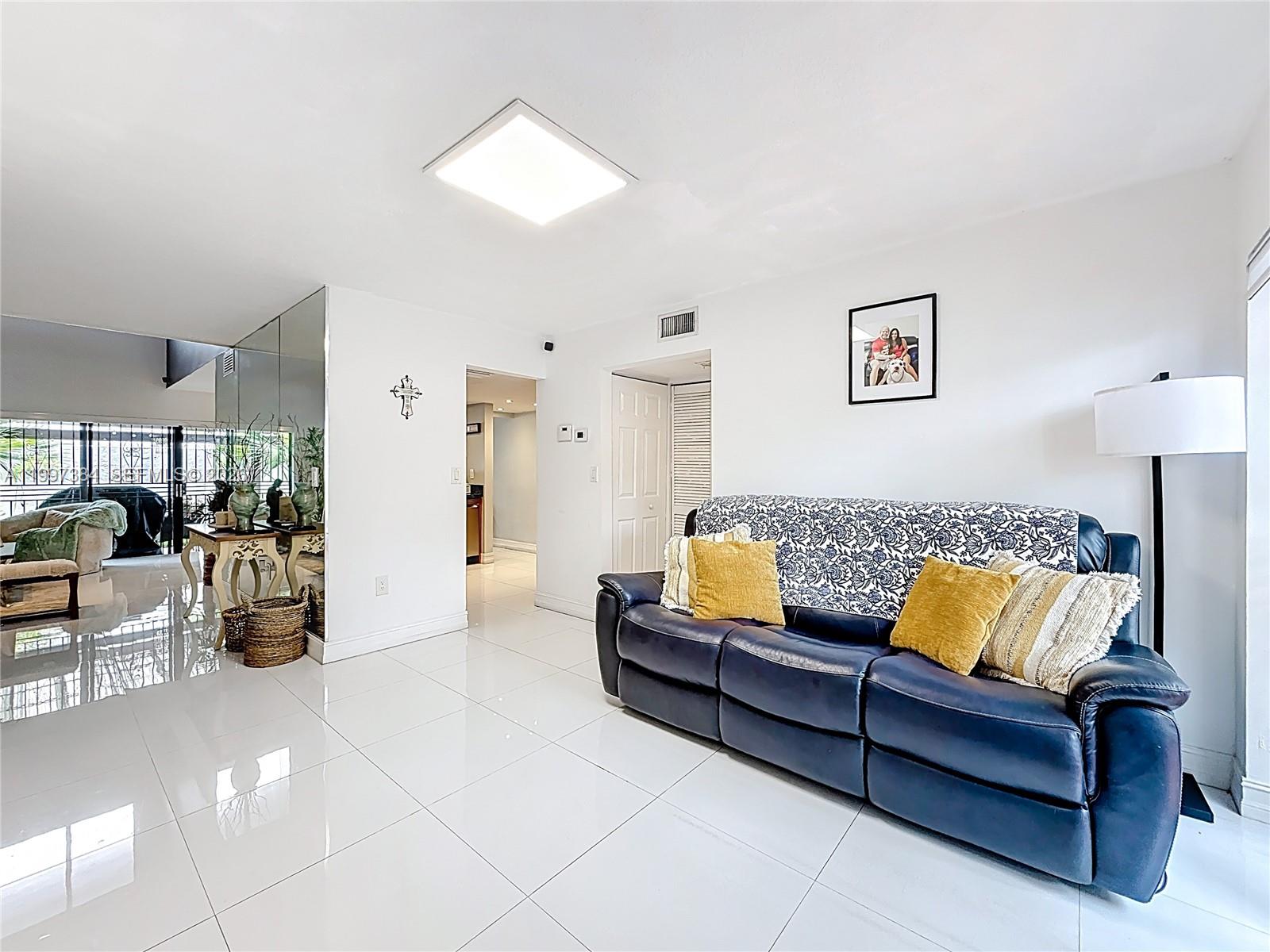 VILLA VENEZIA CONDO PH VI - Residential