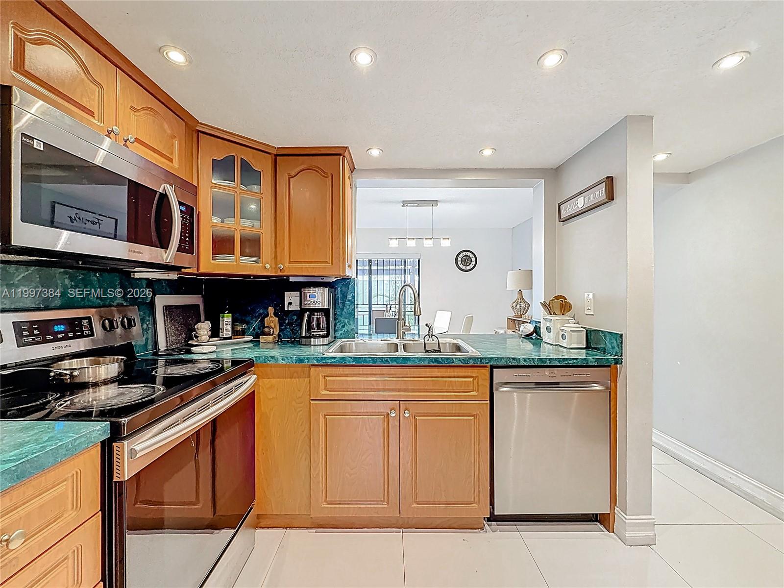 VILLA VENEZIA CONDO PH VI - Residential