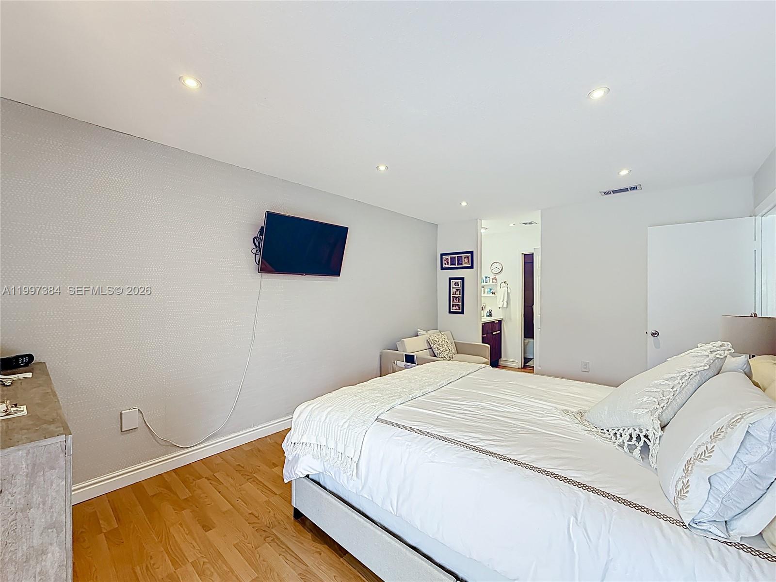 VILLA VENEZIA CONDO PH VI - Residential