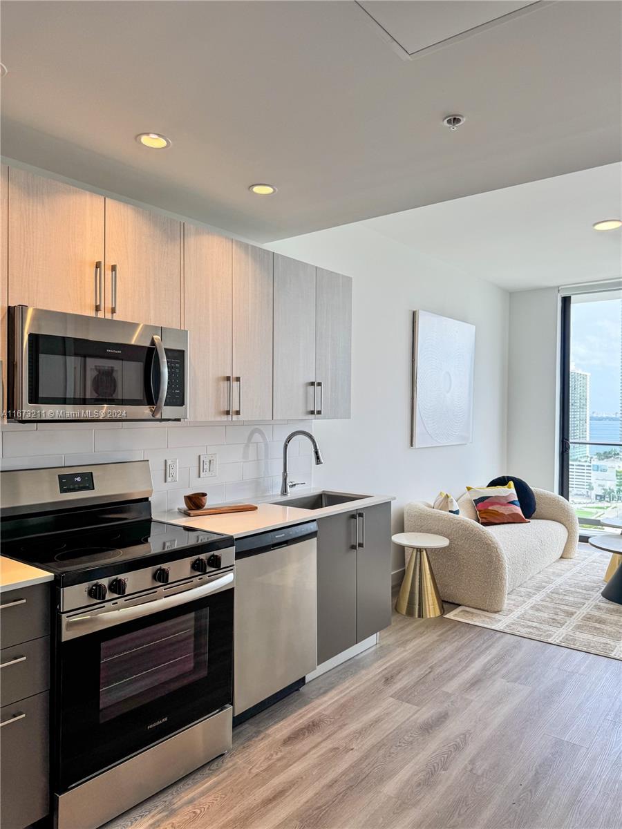 ROBBINS-GRAHAM & CHILLING - Residential Lease