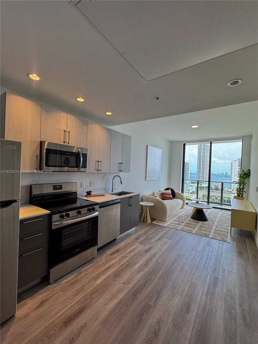 ROBBINS-GRAHAM & CHILLING - Residential Lease