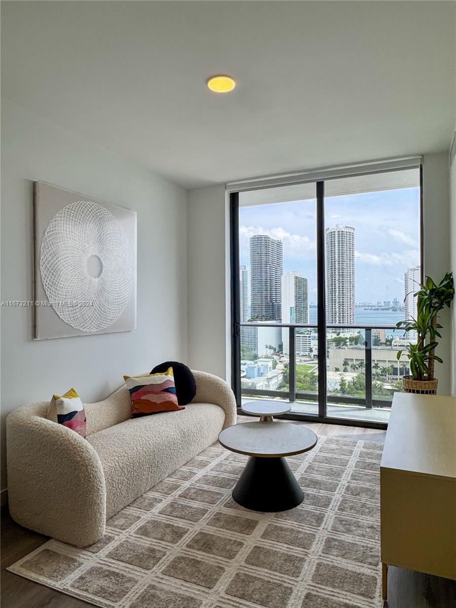 ROBBINS-GRAHAM & CHILLING - Residential Lease