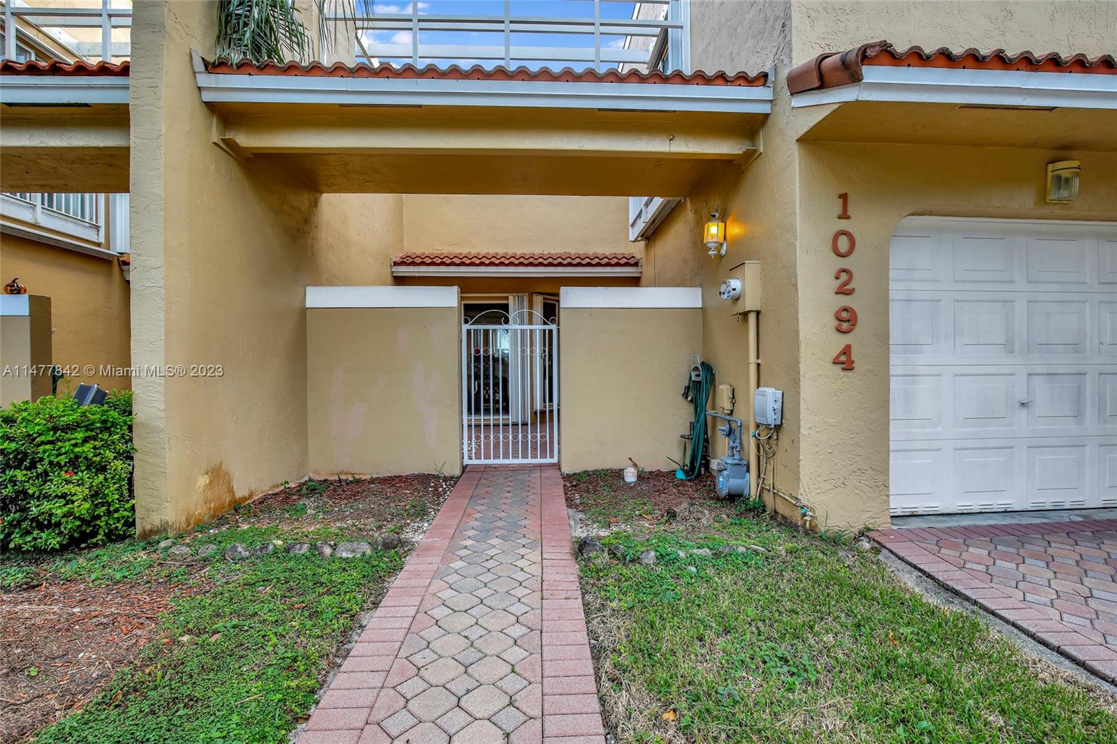 DORAL COVE - Residential