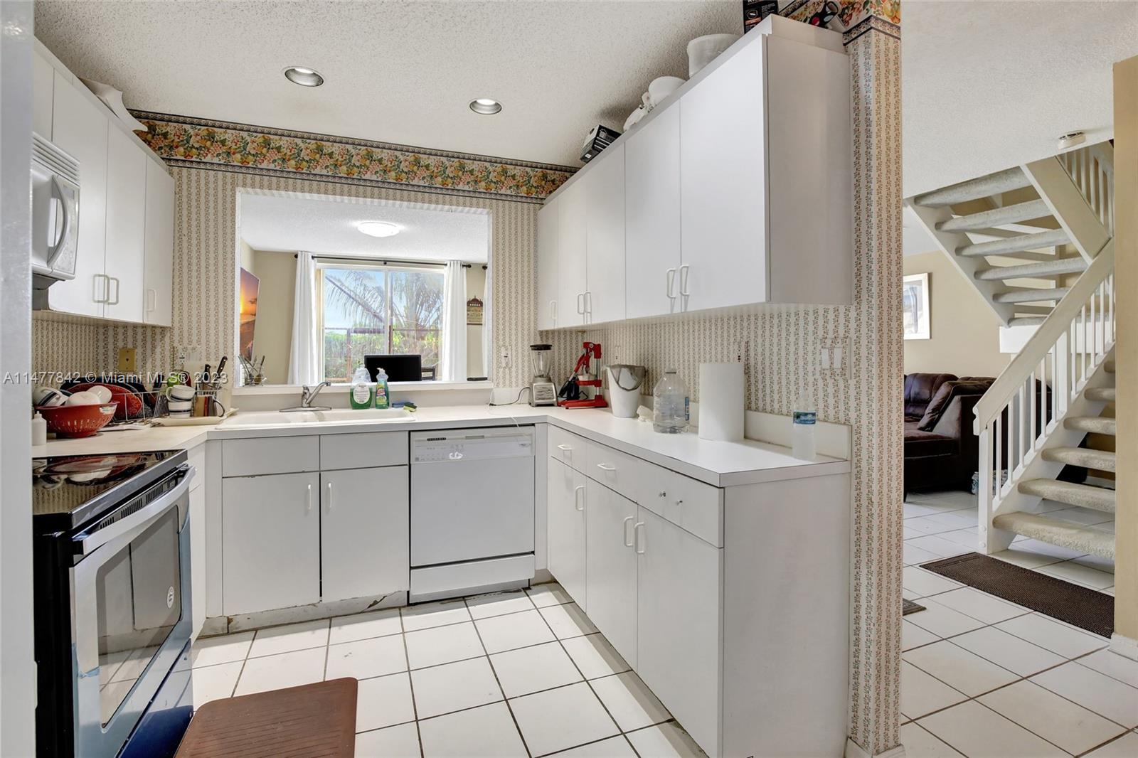 DORAL COVE - Residential