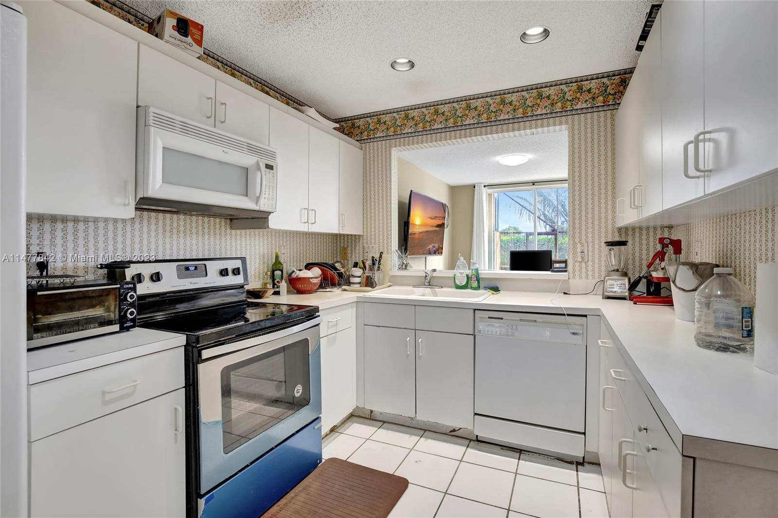 DORAL COVE - Residential
