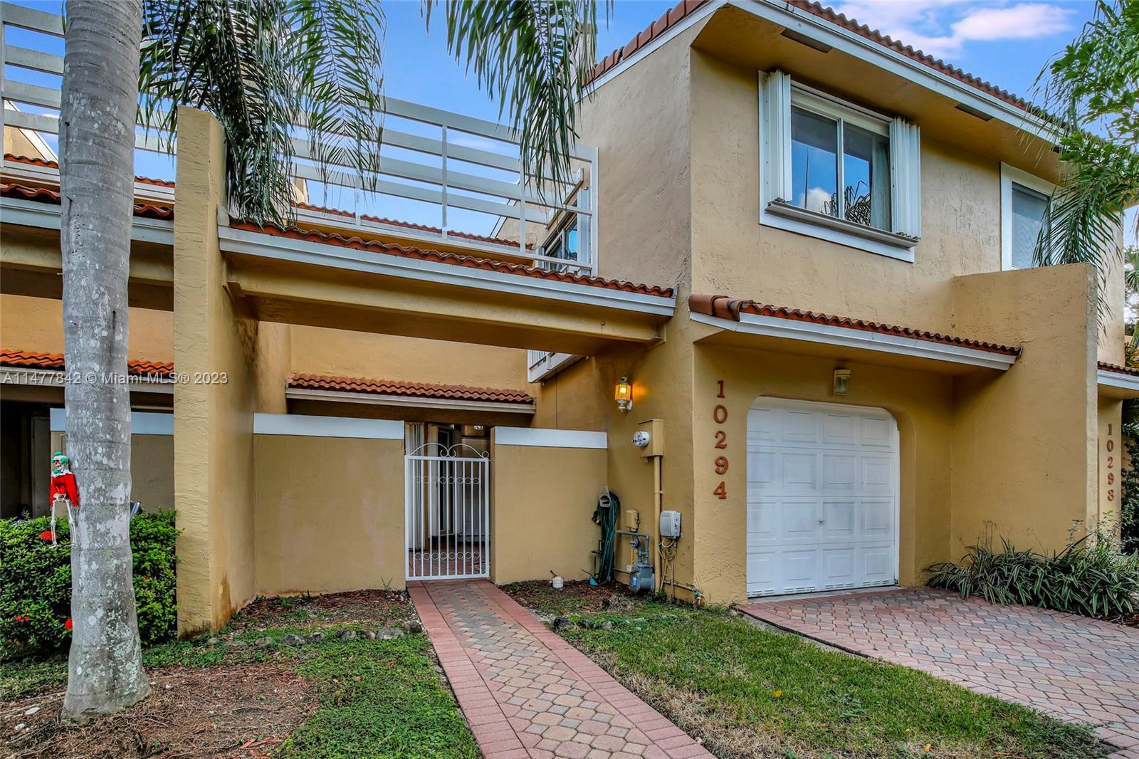 DORAL COVE - Residential