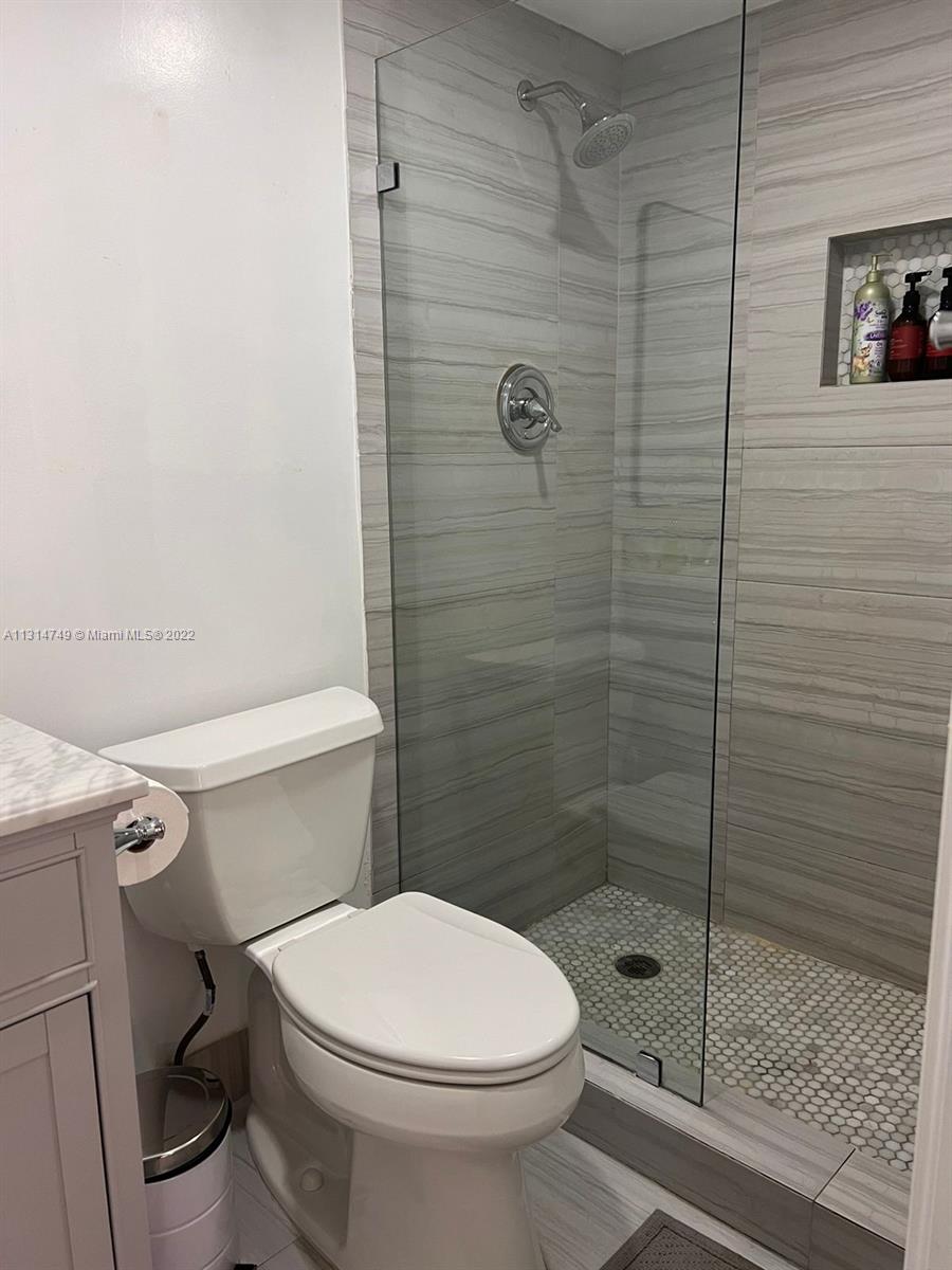 TOWER AT BISCAYNE COVE CO - Residential Lease