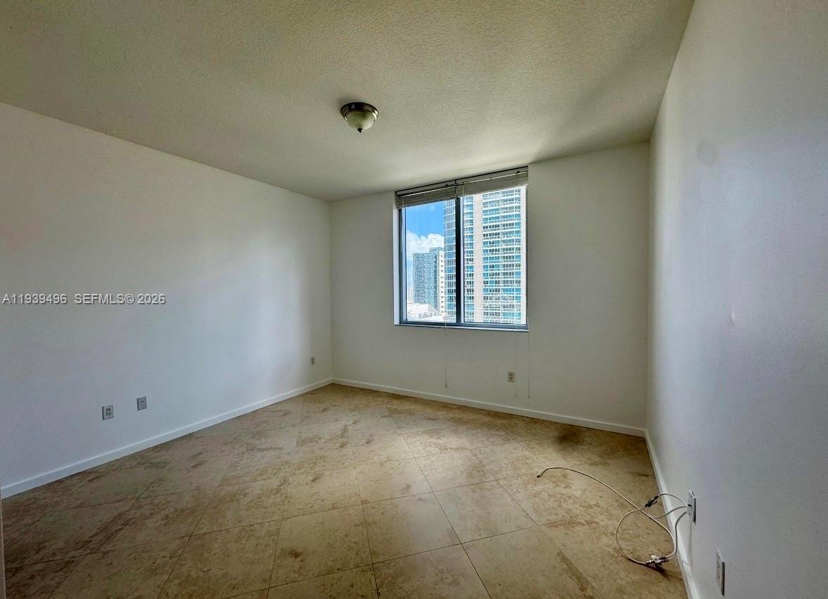 1060 BRICKELL CONDOUNIT - Residential