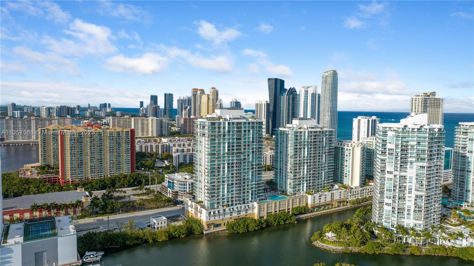 PARQUE TOWERS CONDO - Residential