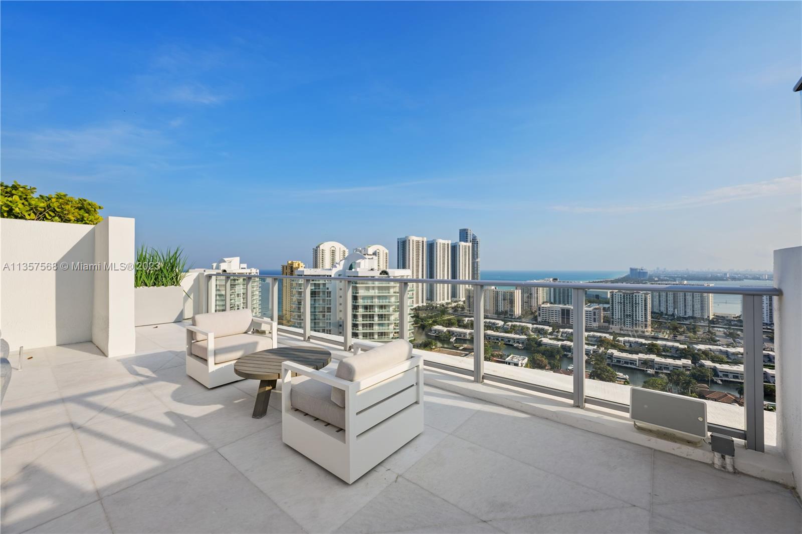 PARQUE TOWERS CONDO - Residential