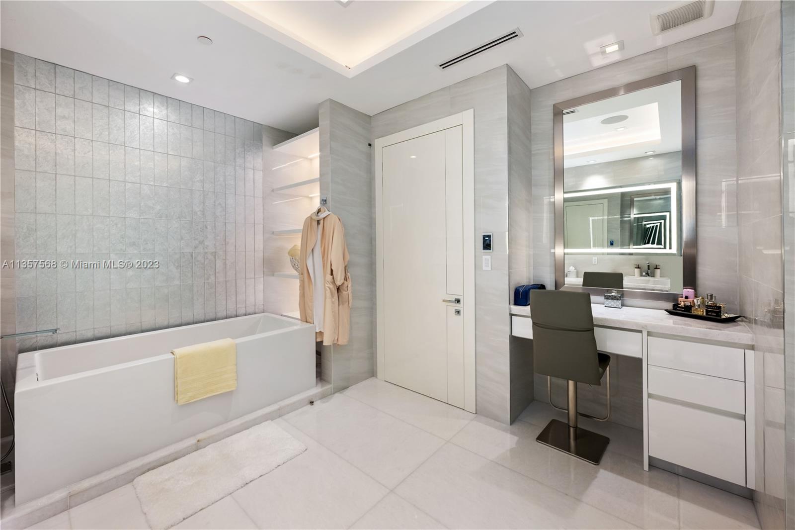 PARQUE TOWERS CONDO - Residential