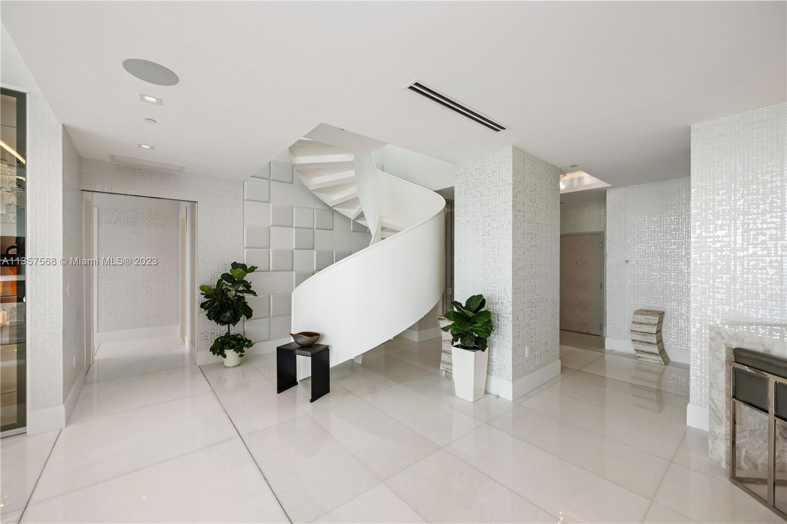 PARQUE TOWERS CONDO - Residential