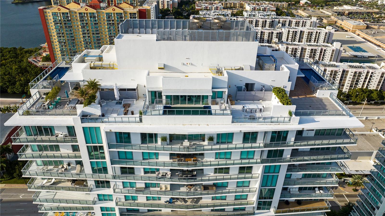 PARQUE TOWERS CONDO - Residential