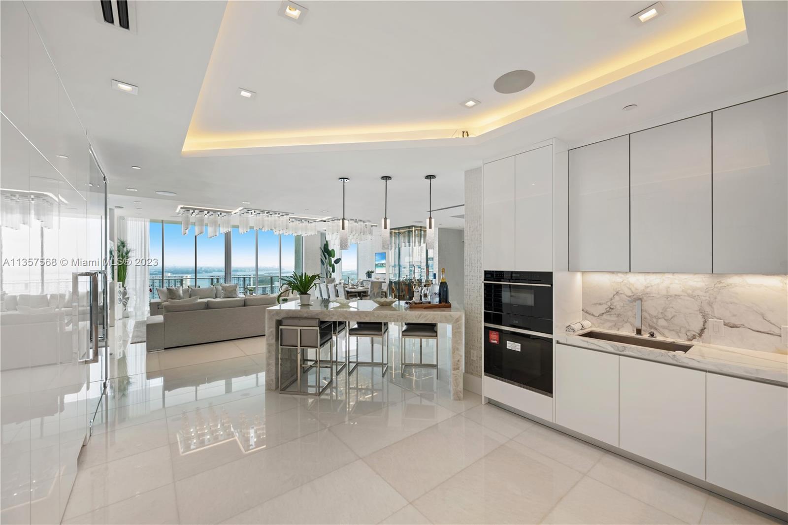 PARQUE TOWERS CONDO - Residential