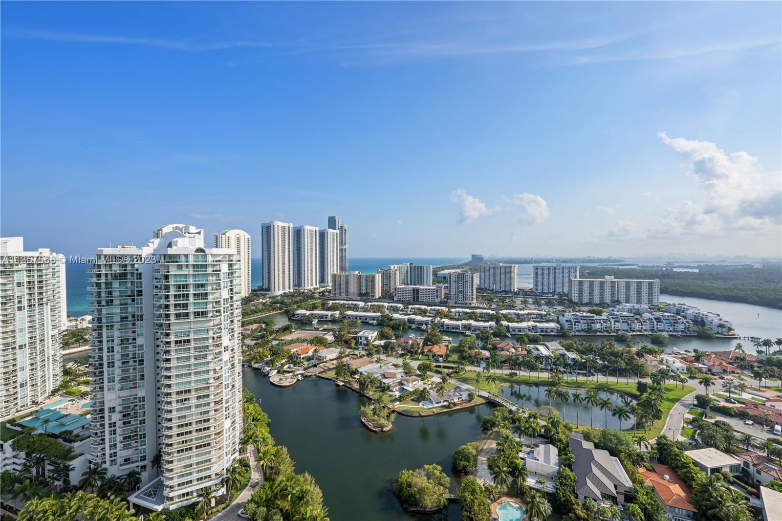PARQUE TOWERS CONDO - Residential