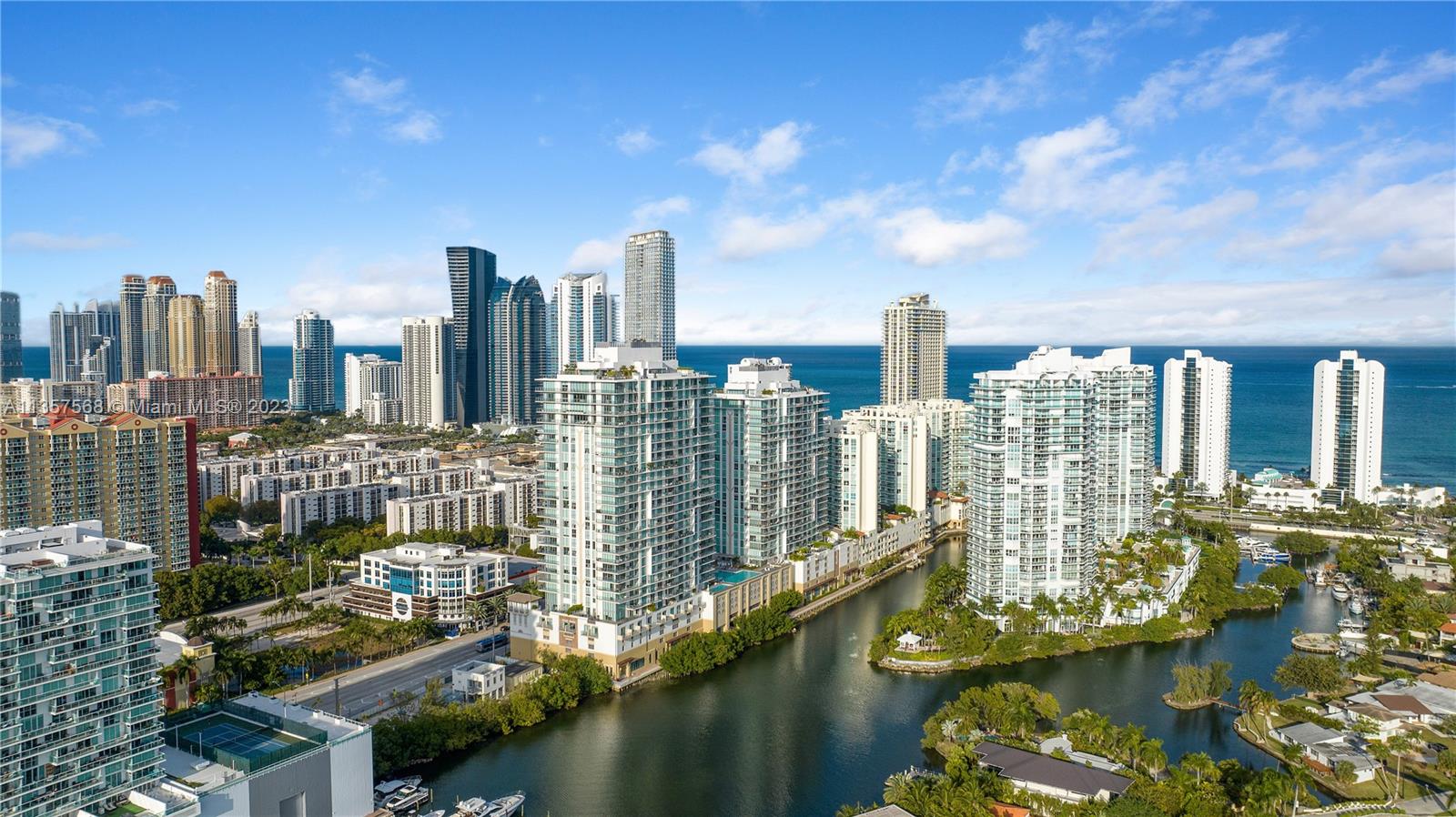 PARQUE TOWERS CONDO - Residential