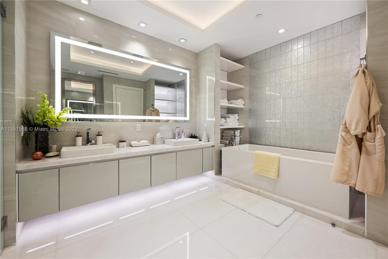 PARQUE TOWERS CONDO - Residential