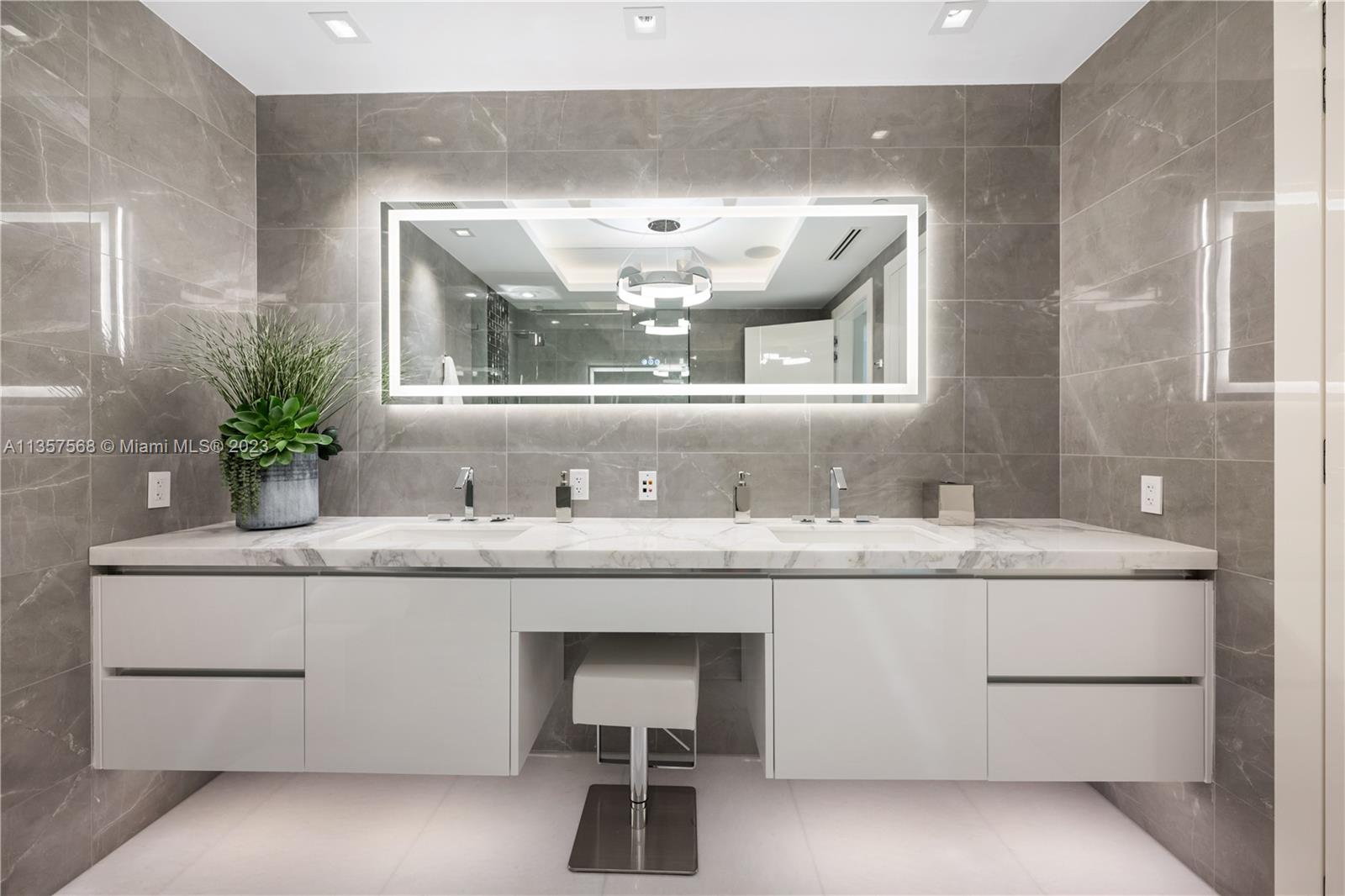 PARQUE TOWERS CONDO - Residential