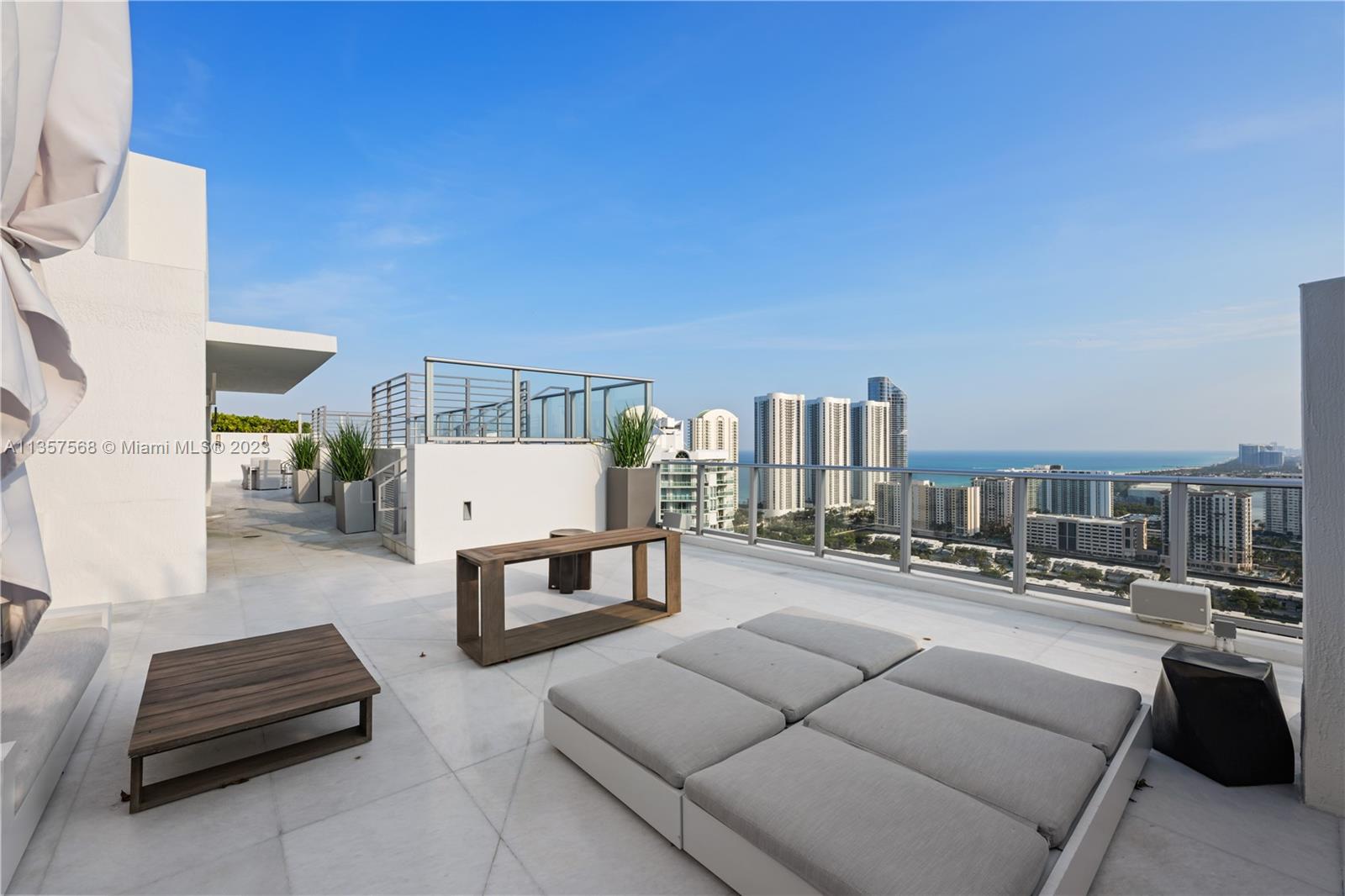 PARQUE TOWERS CONDO - Residential