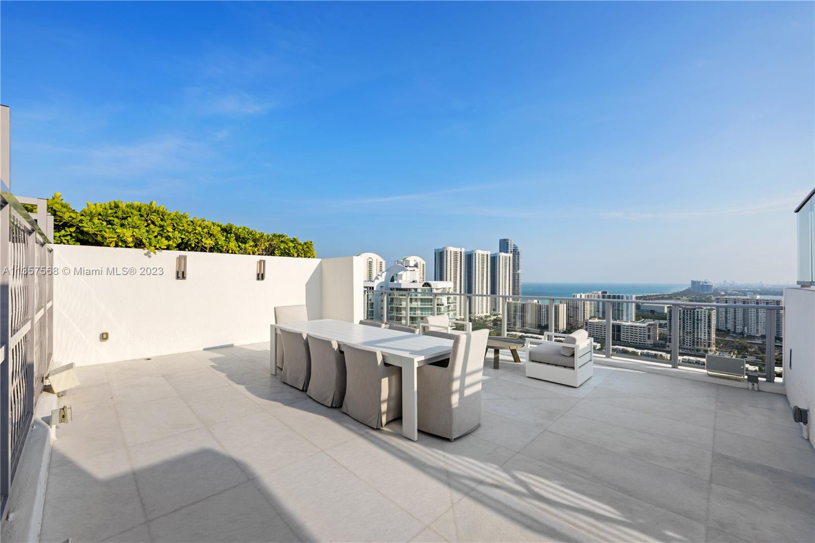 PARQUE TOWERS CONDO - Residential