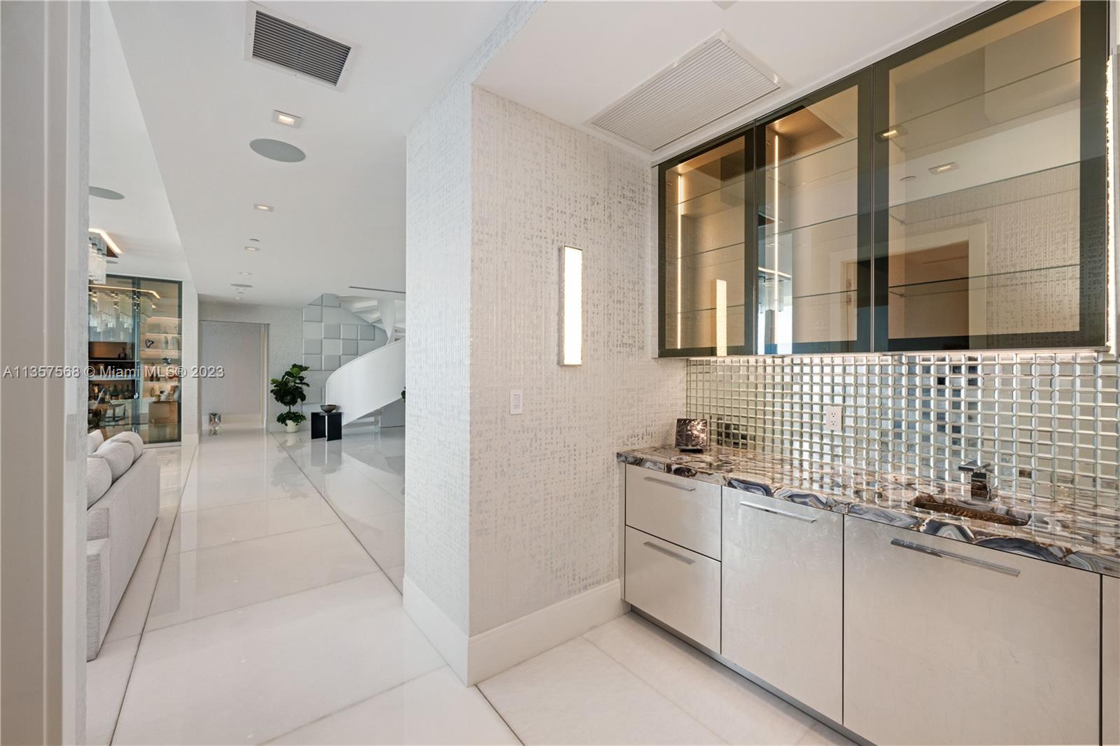 PARQUE TOWERS CONDO - Residential