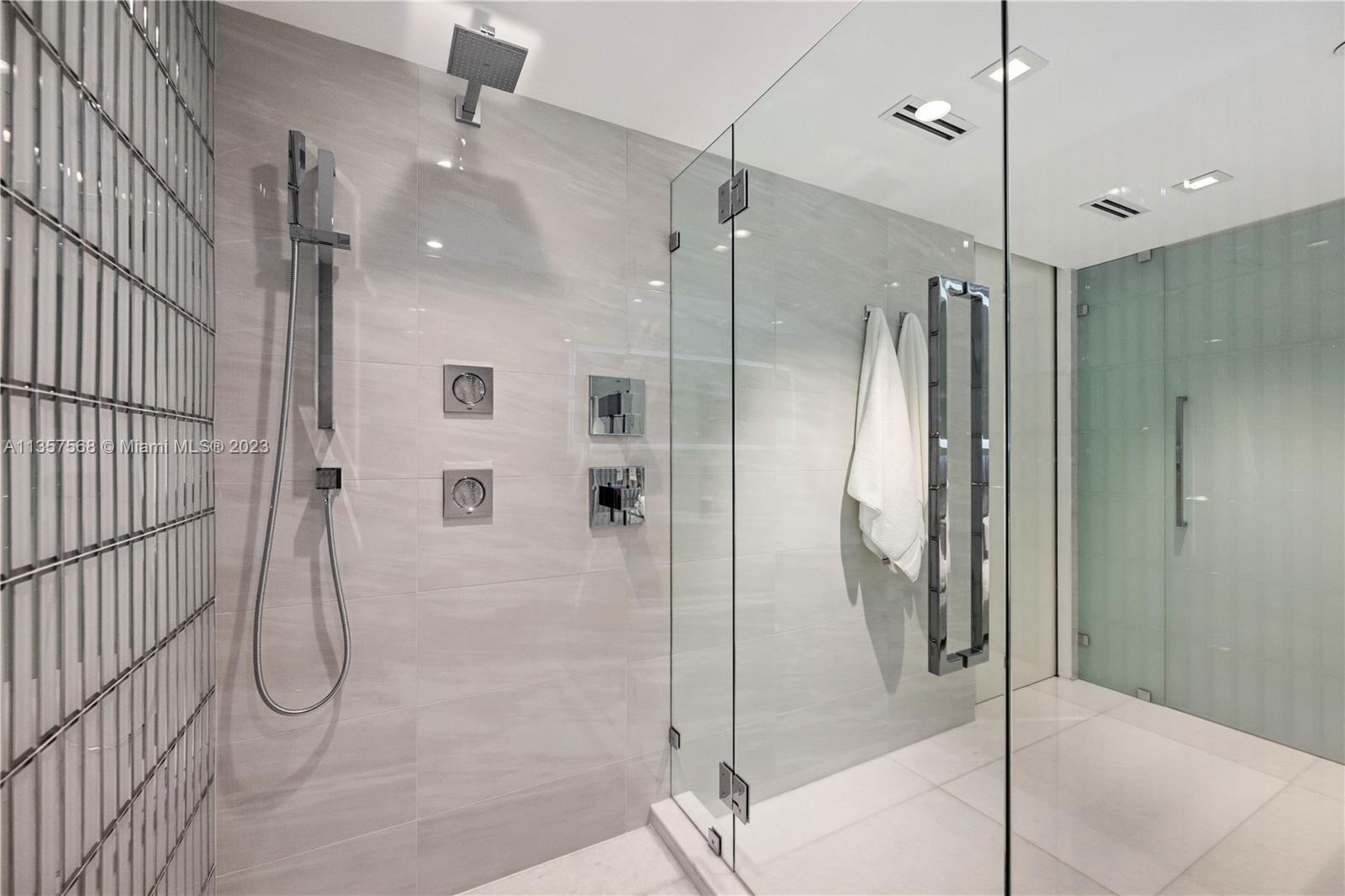 PARQUE TOWERS CONDO - Residential