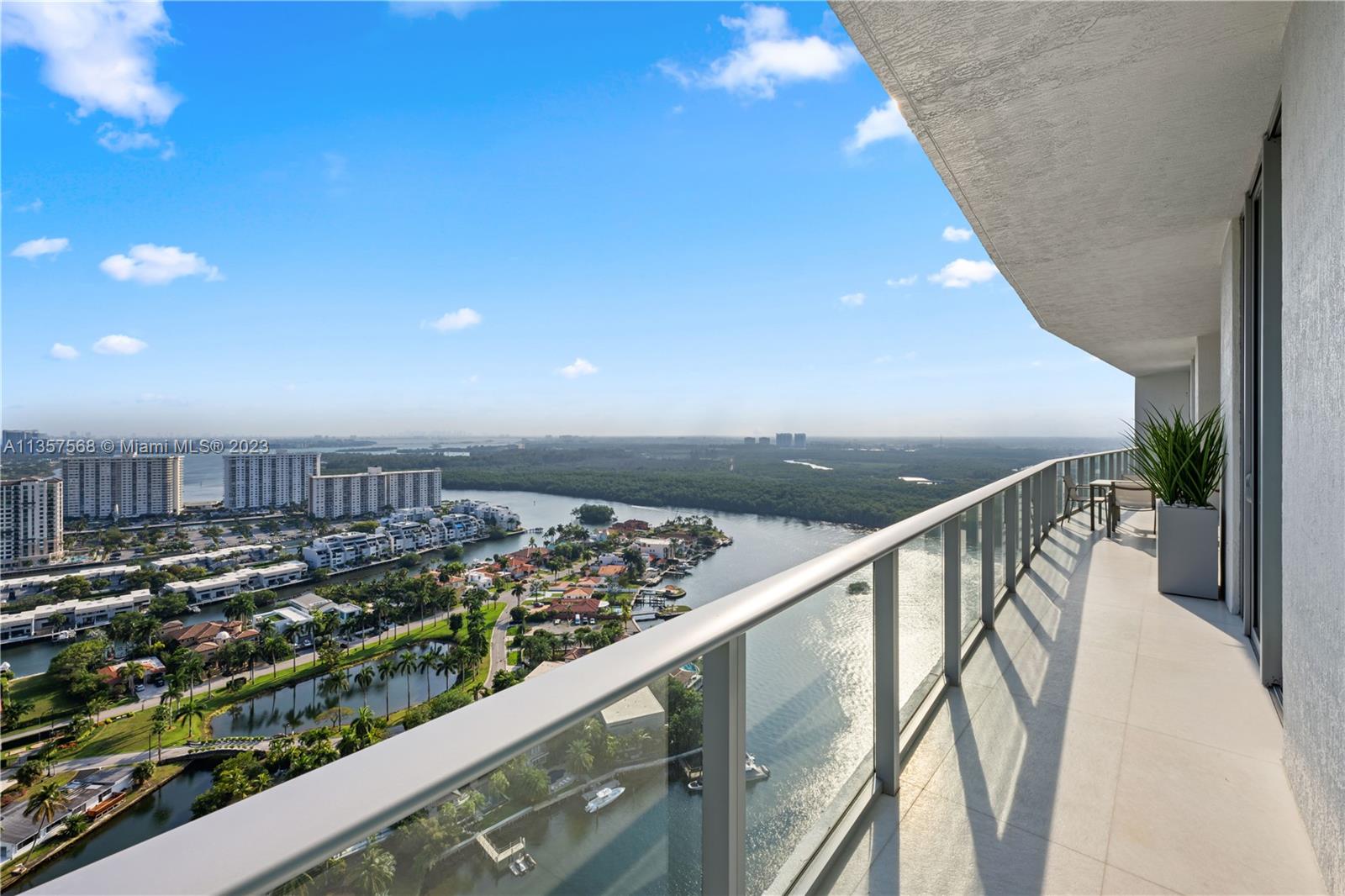 PARQUE TOWERS CONDO - Residential