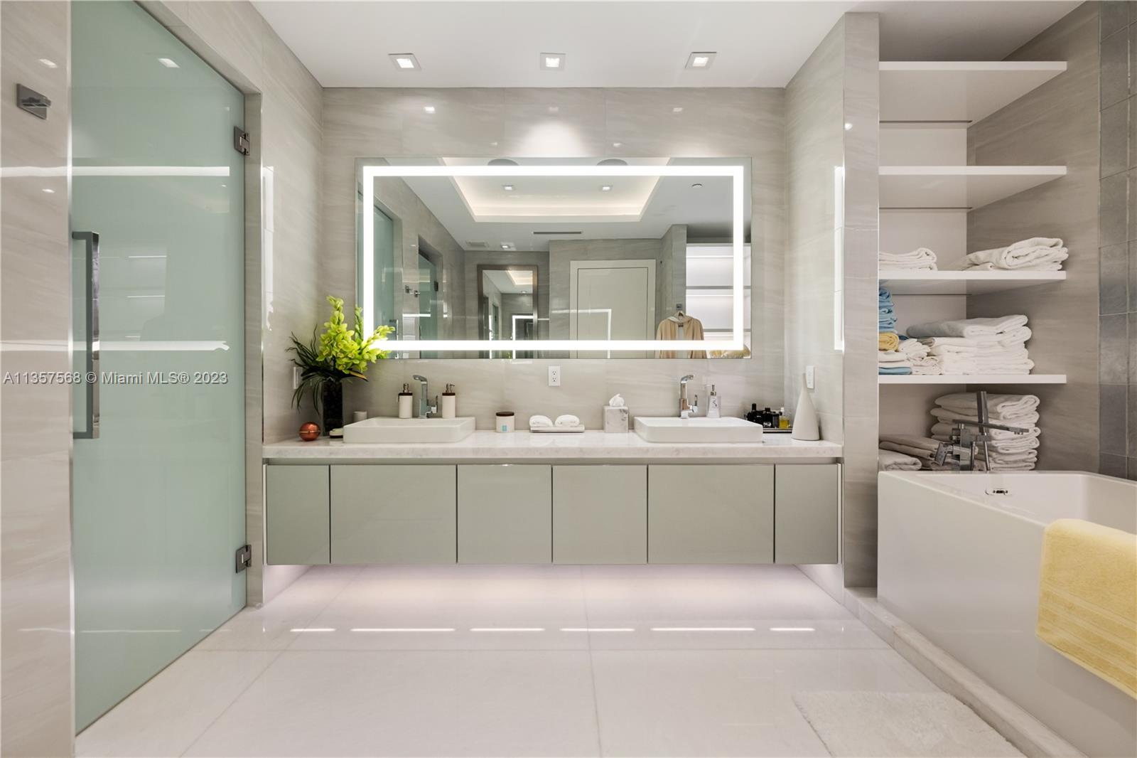 PARQUE TOWERS CONDO - Residential