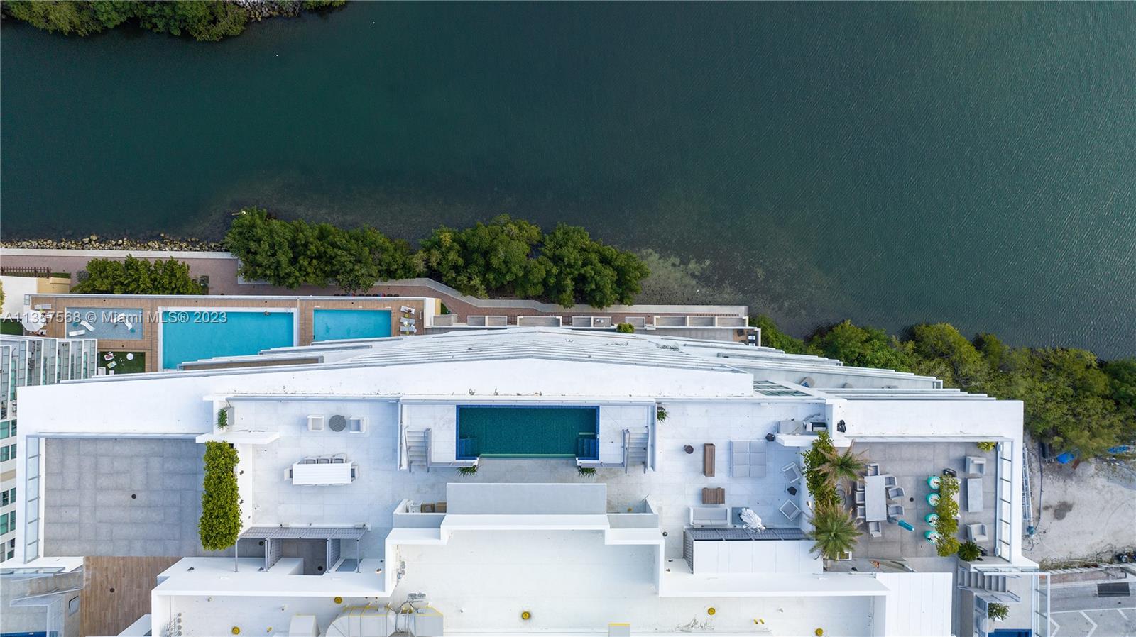 PARQUE TOWERS CONDO - Residential
