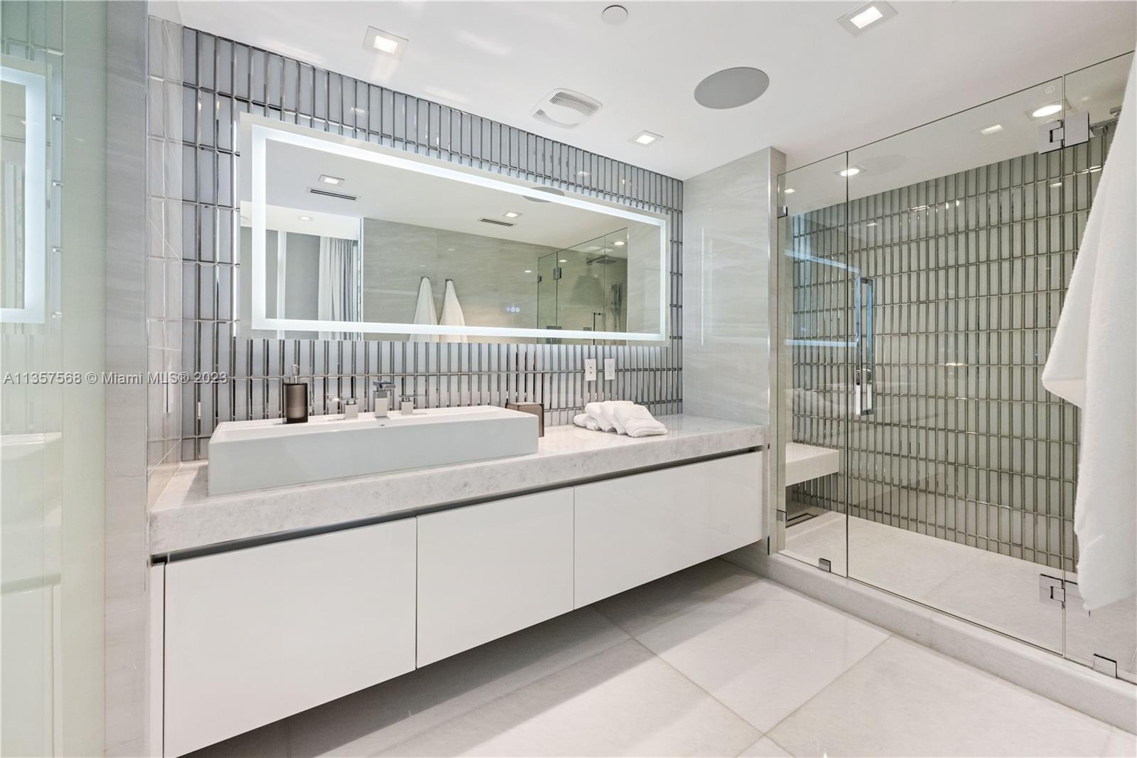 PARQUE TOWERS CONDO - Residential