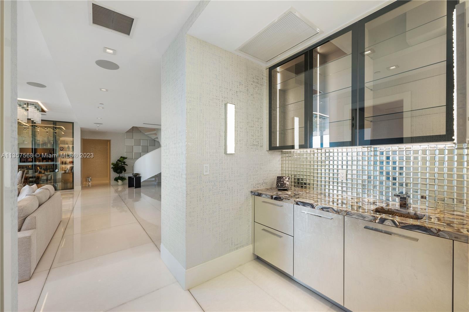 PARQUE TOWERS CONDO - Residential