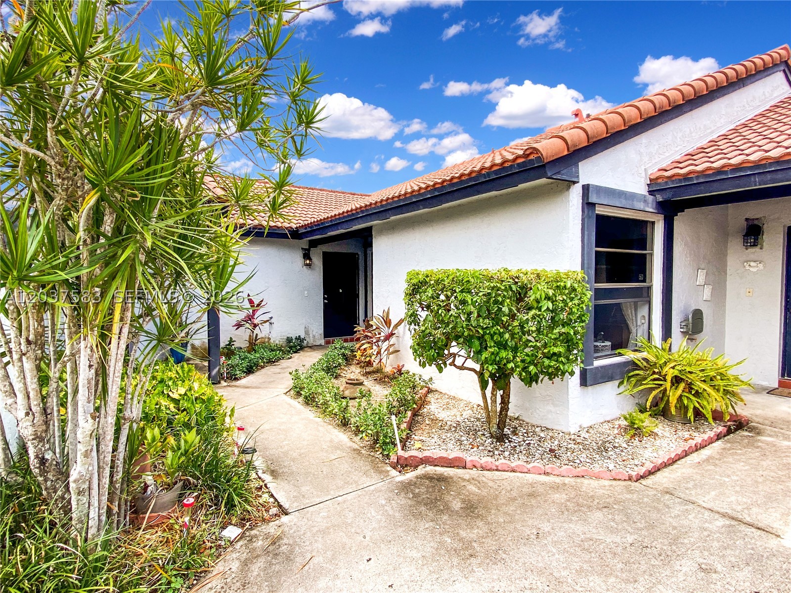 LAKES MEADOW VILG HOMES C - Residential Lease