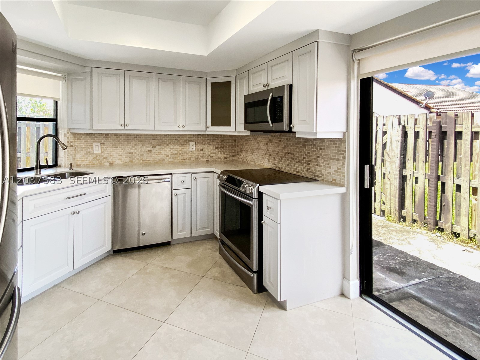LAKES MEADOW VILG HOMES C - Residential Lease