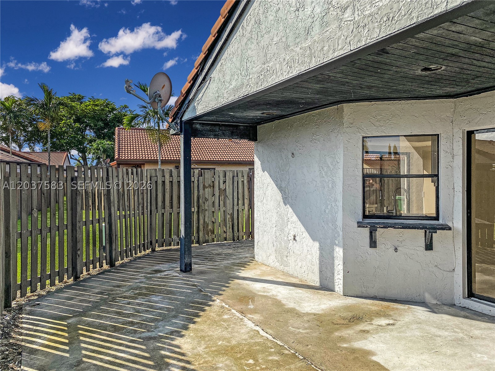 LAKES MEADOW VILG HOMES C - Residential Lease