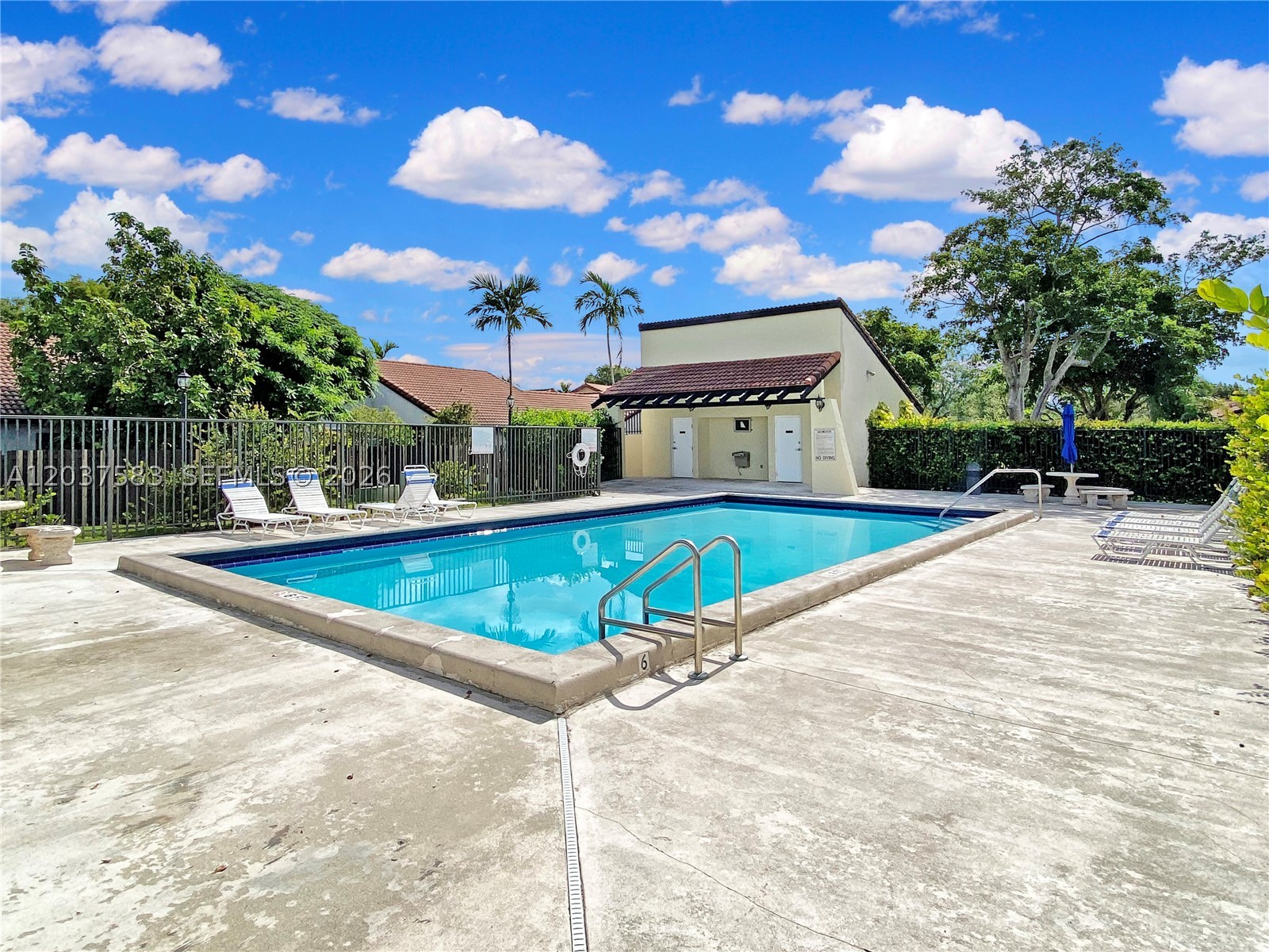 LAKES MEADOW VILG HOMES C - Residential Lease
