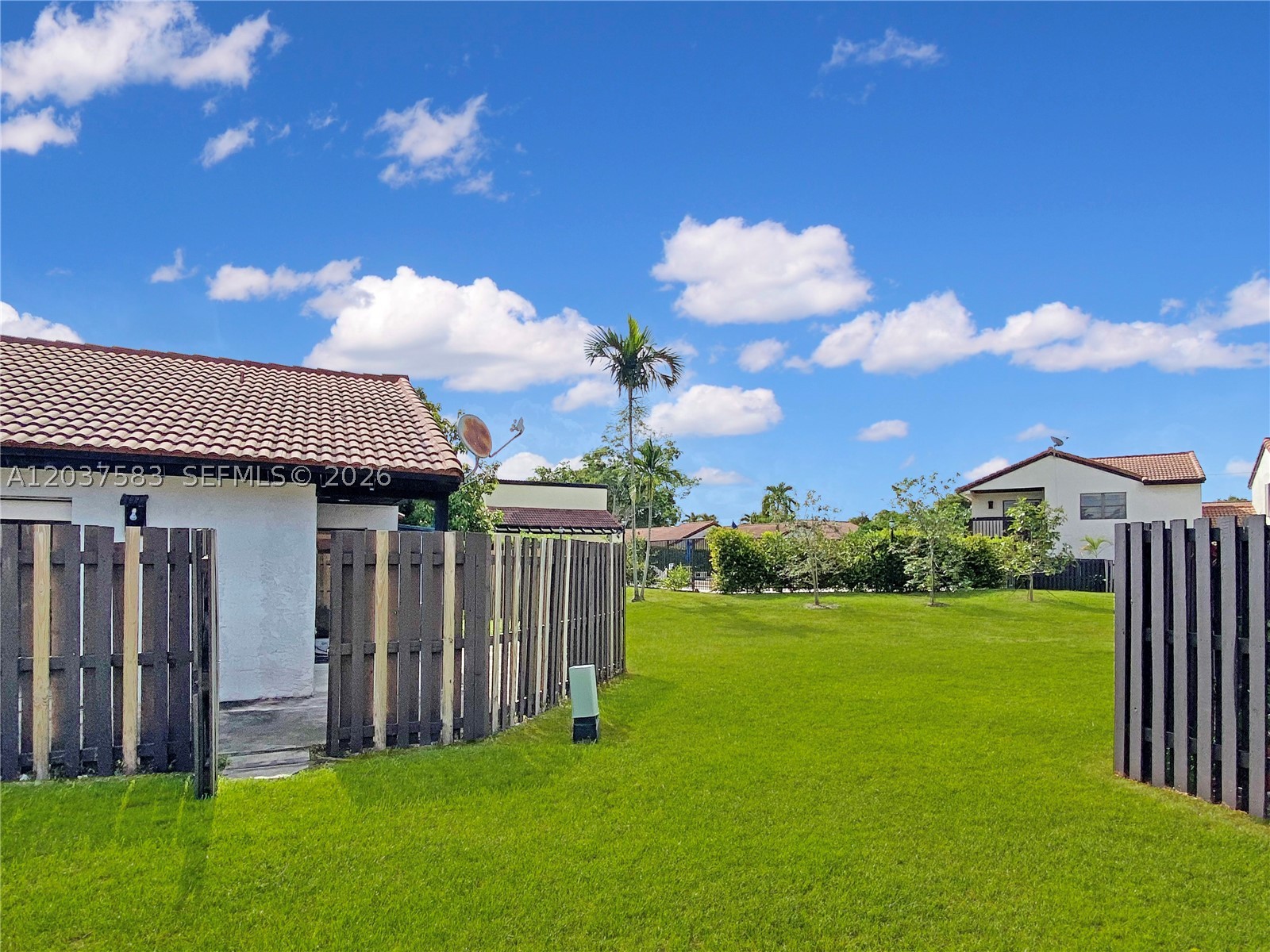 LAKES MEADOW VILG HOMES C - Residential Lease