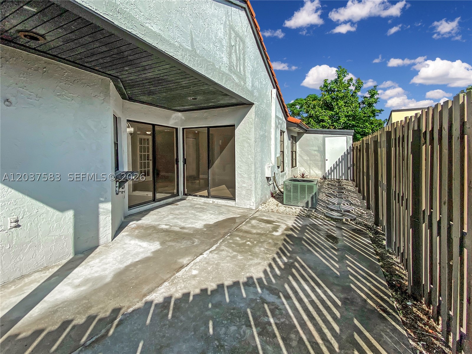 LAKES MEADOW VILG HOMES C - Residential Lease
