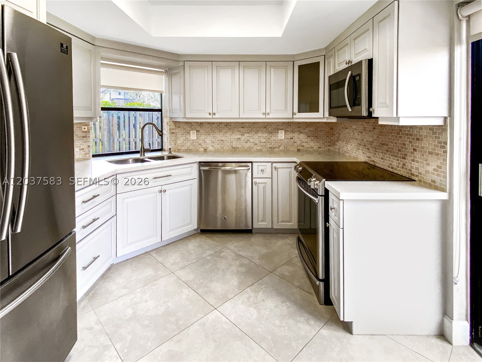 LAKES MEADOW VILG HOMES C - Residential Lease