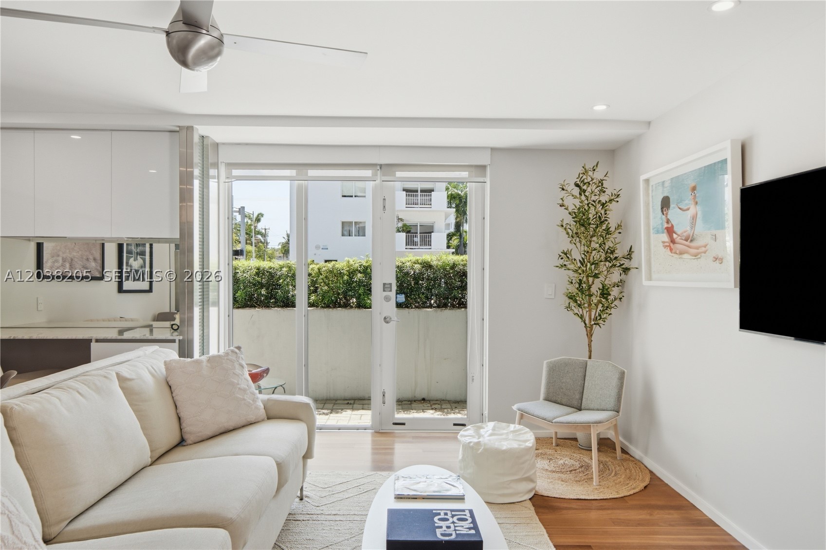 FONTANA CONDO - Residential