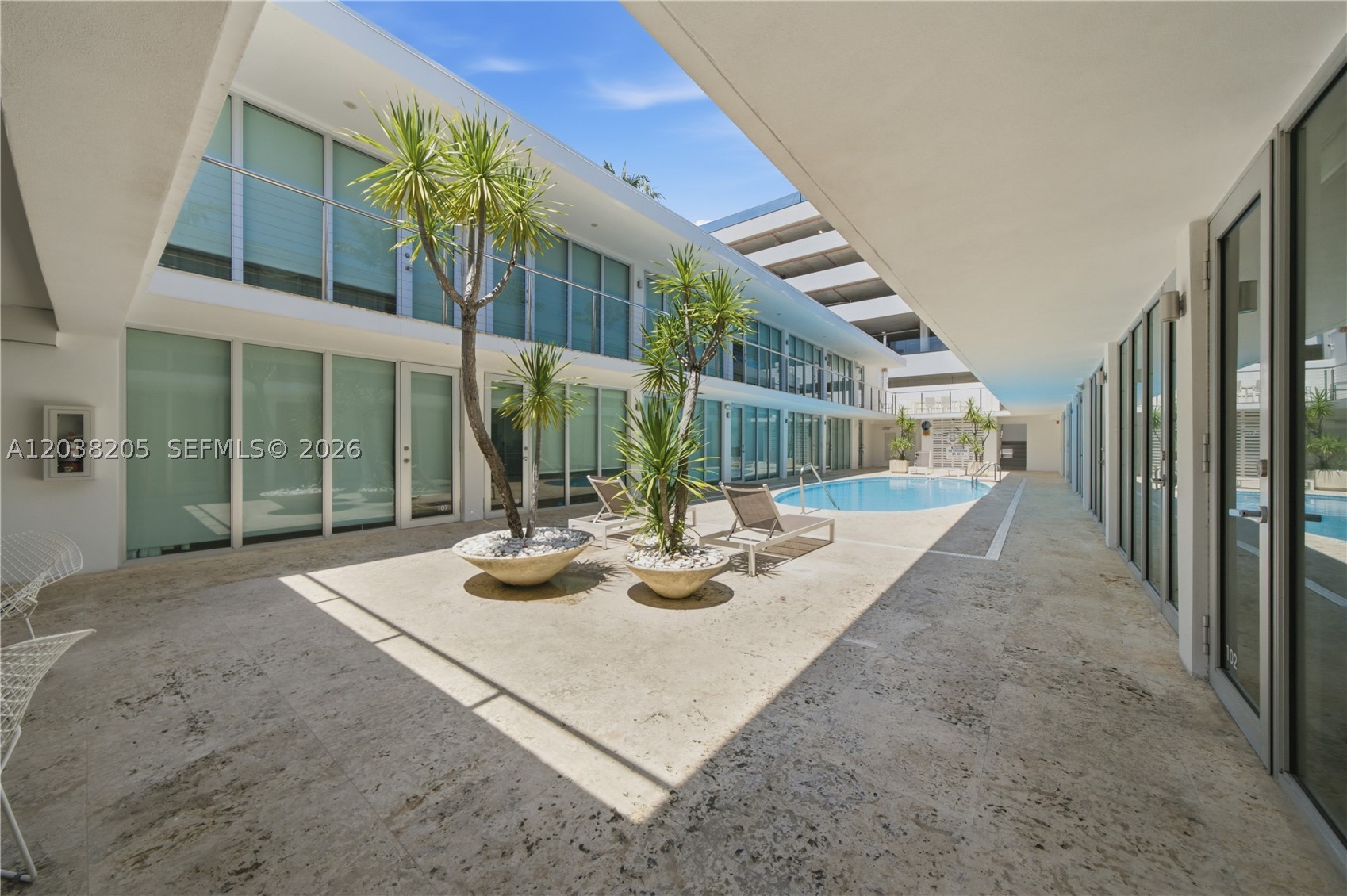 FONTANA CONDO - Residential